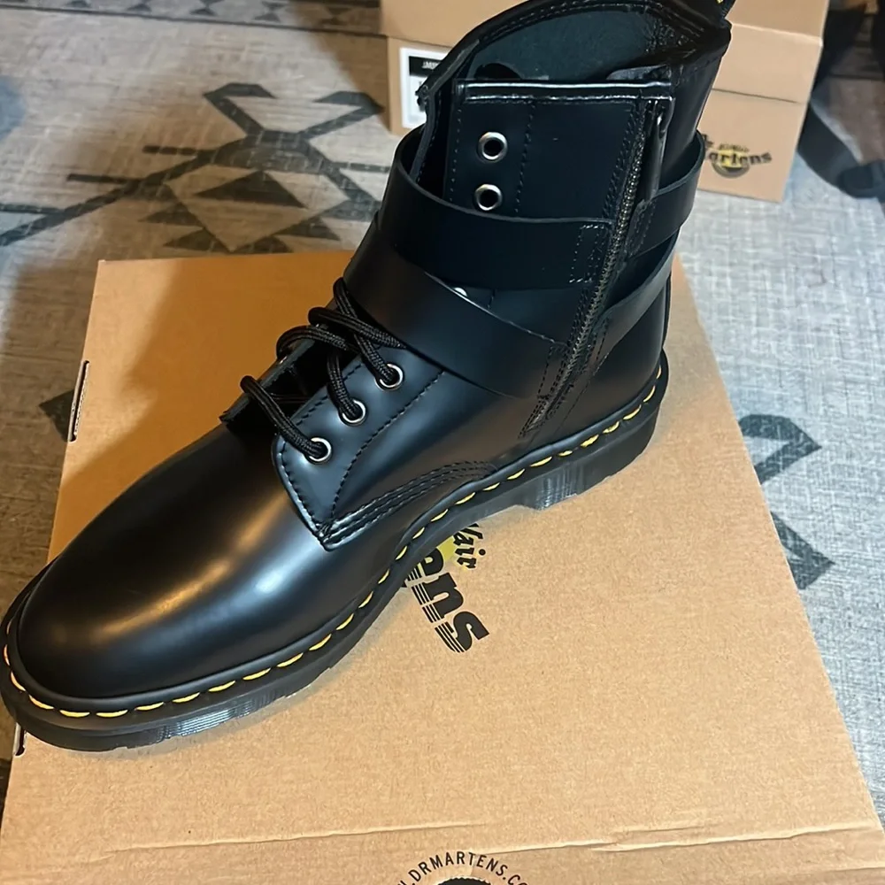 Dr.Martens Boot, 10 Women’s, Black - Picture 2 of 4